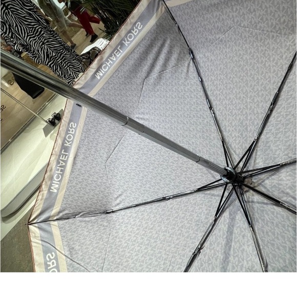NWT Michael Kors Umbrella “MK” Logo Signature Design Brown. - Picture 5 of 9